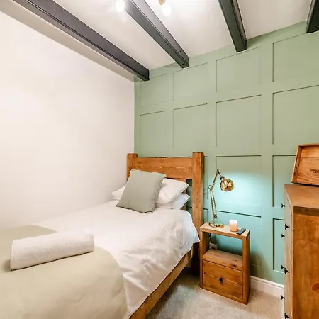 Higgledy Hideout 손턴 데일